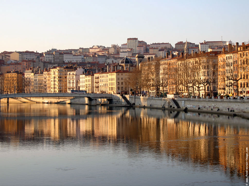 vé máy bay đi Lyon khứ hồi khứ hồi giá rẻ