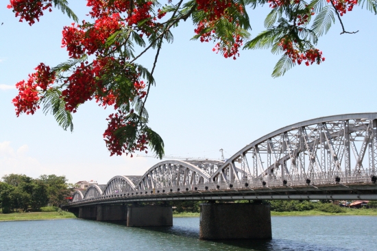 Mua vé máy bay Sài Gòn đi Huế tết 2015