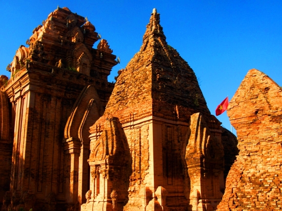 10 địa điểm du lịch hấp dẫn nhất tại Nha Trang