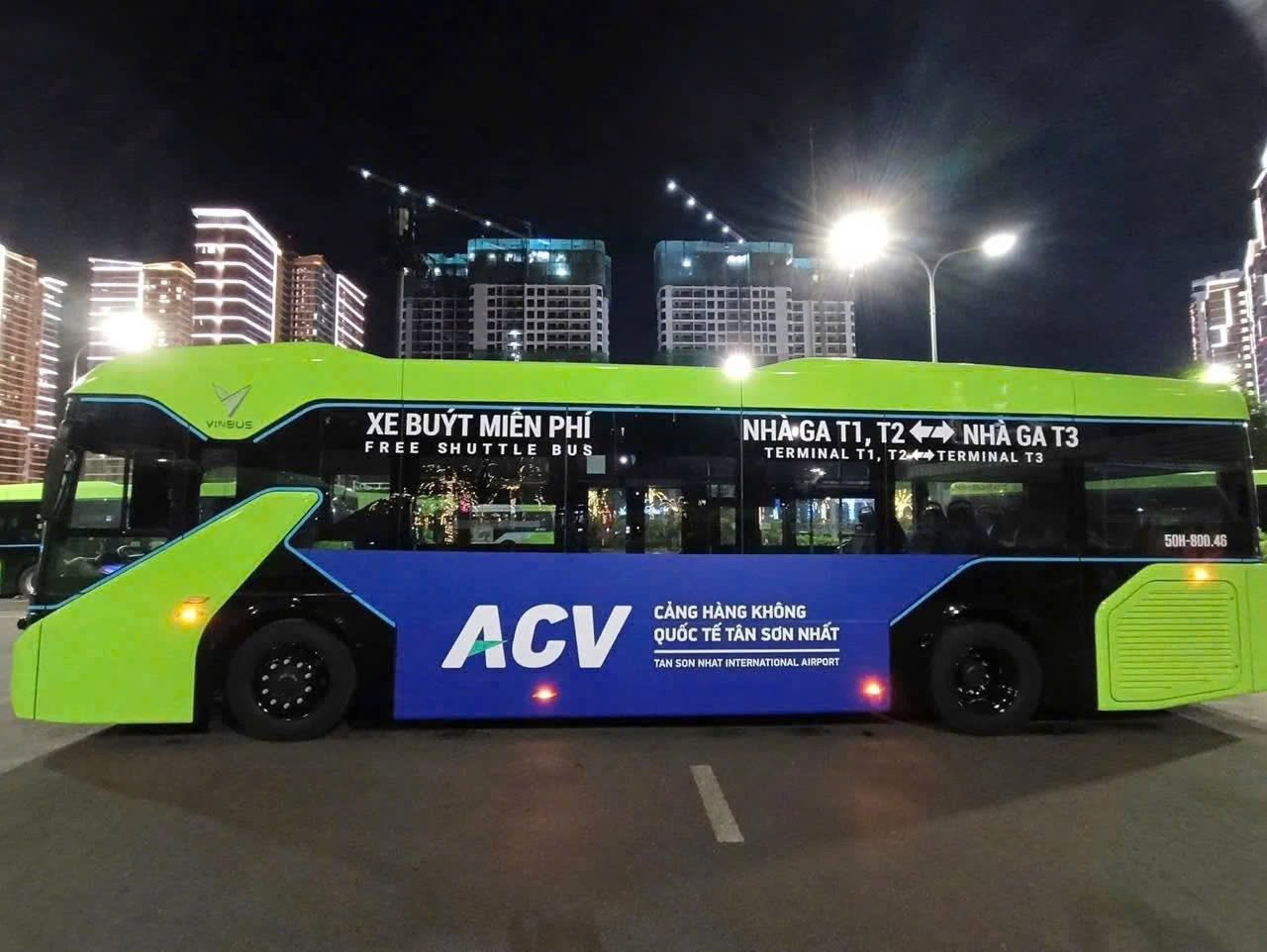 Xe buýt là lựa chọn di chuyển tiện lợi tại sân bay Tân Sơn Nhất